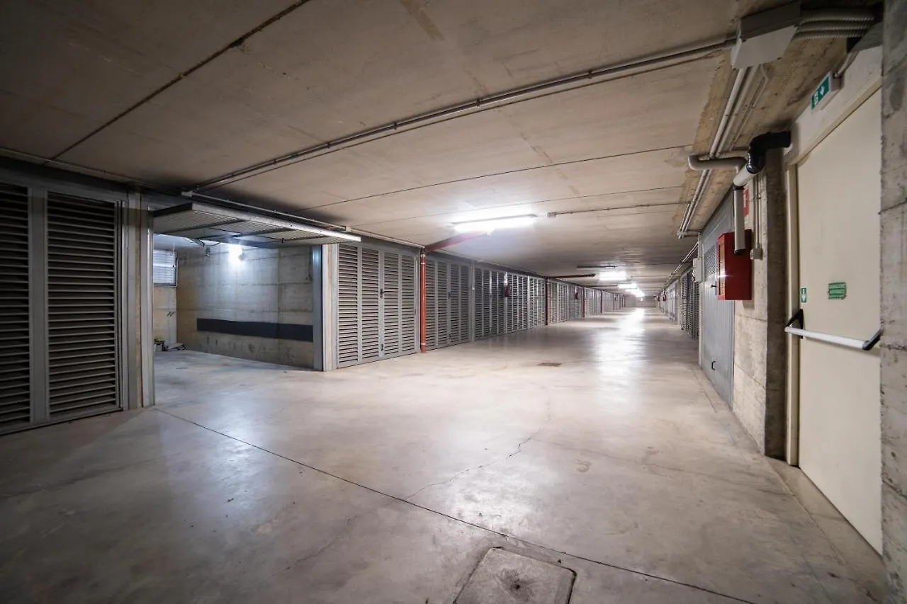 Rho-Fiera Milano Vintage House & Garage Privato contacts